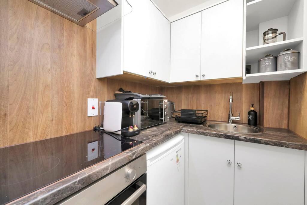 Modern & Cozy In Prime Soho Location Appartamento