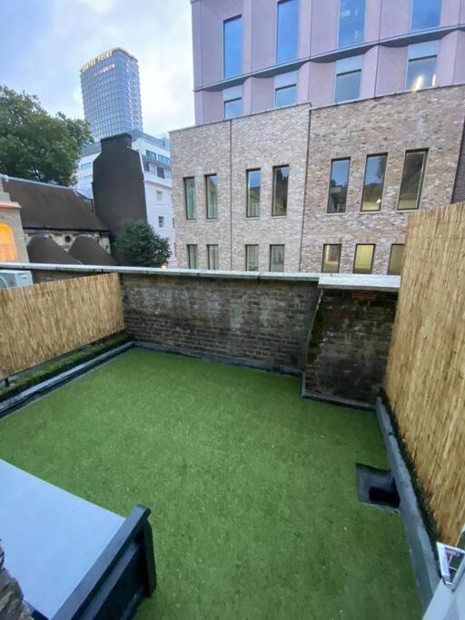 Modern & Cozy In Prime Soho Location